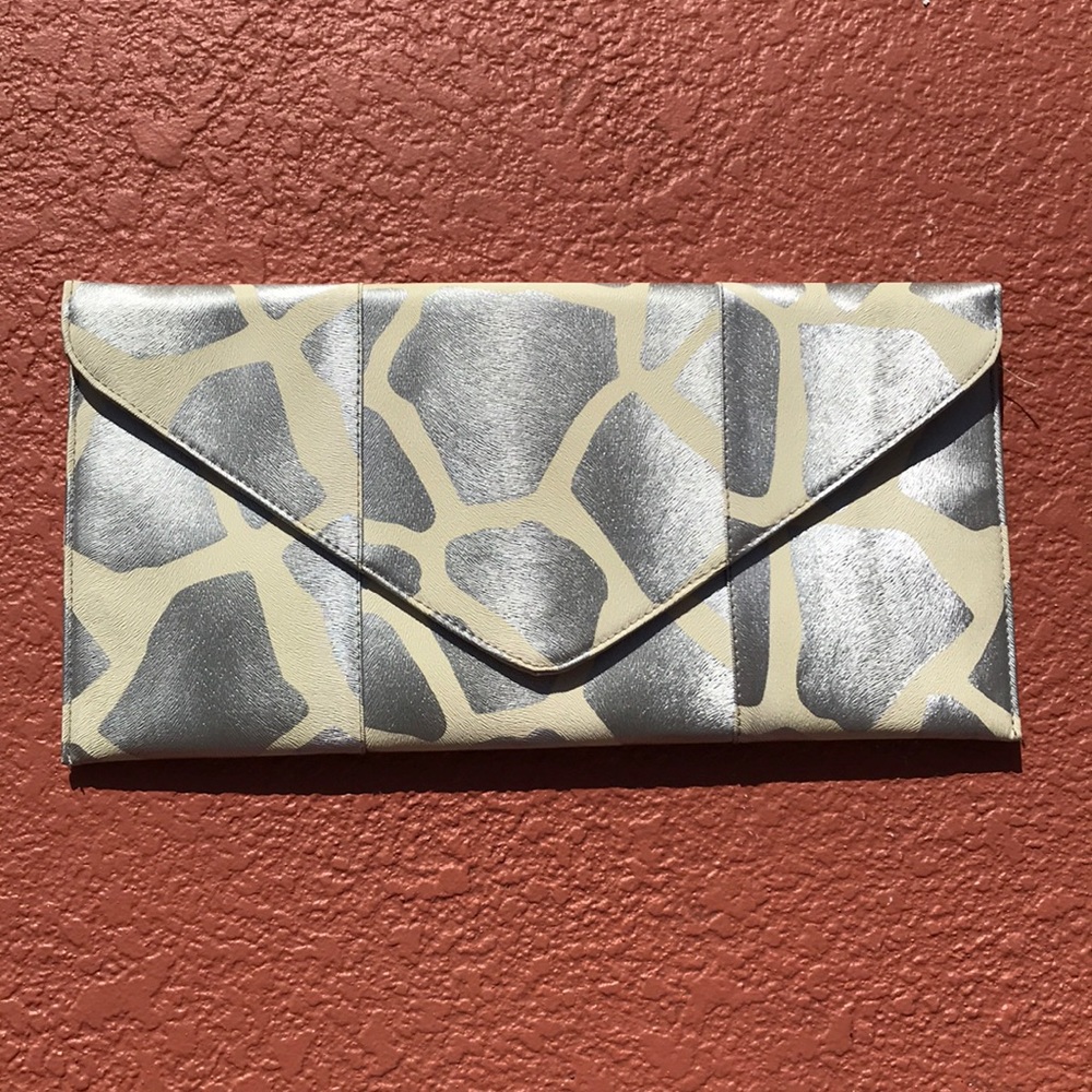 Stylish Silver Giraffe Print Clutch